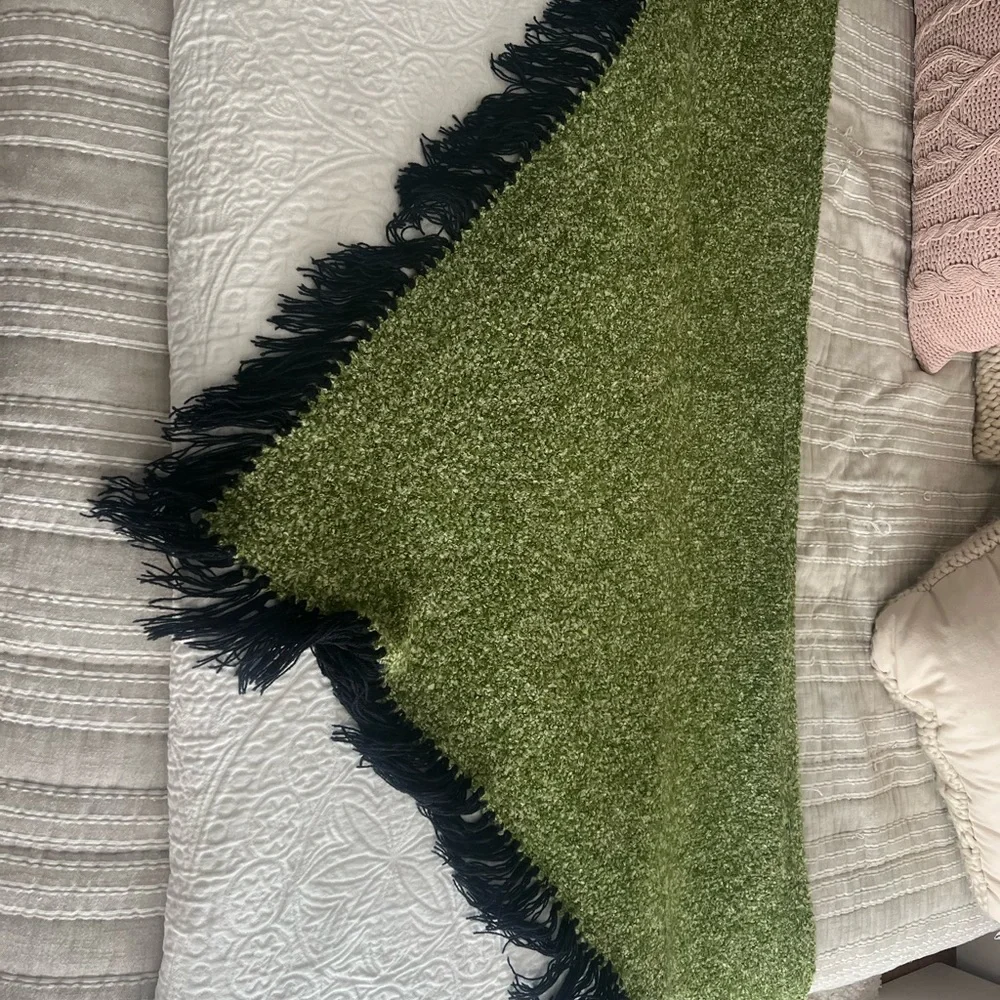 Green Shawl with Black Fringe - Picture 4 of 5